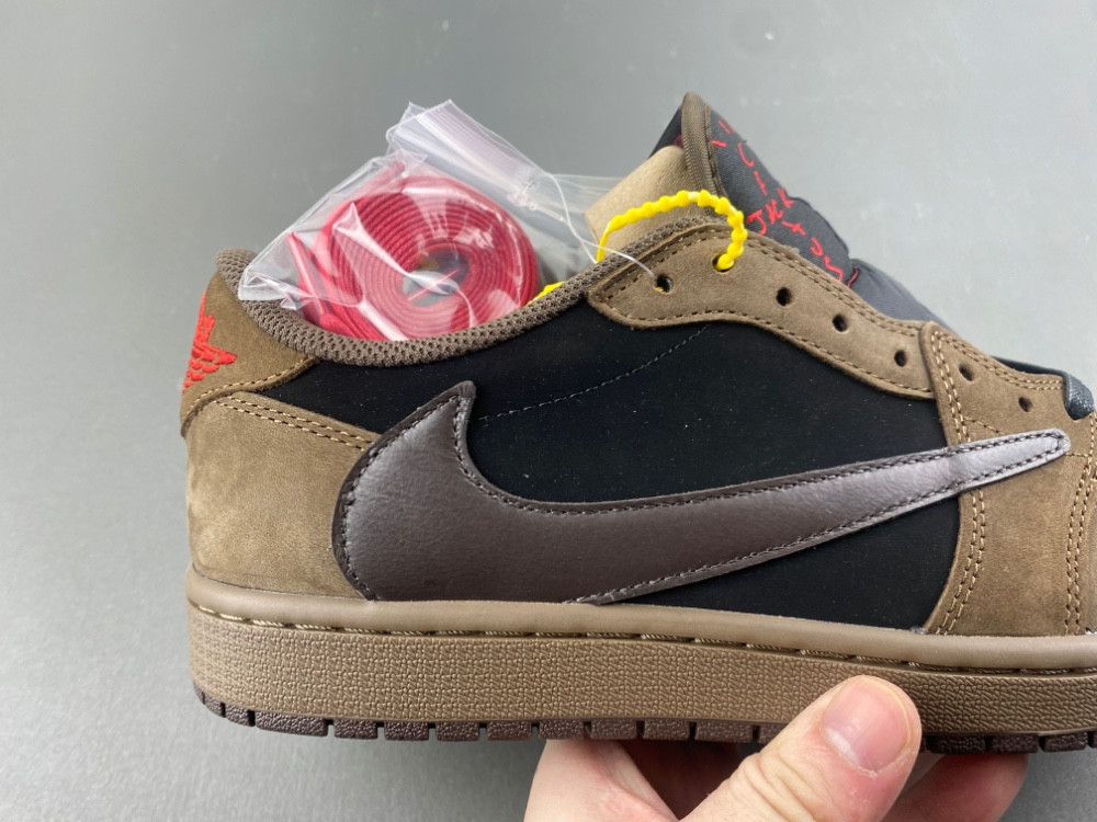 Travis Scott x Air Jordan 1 Low CQ4277 001