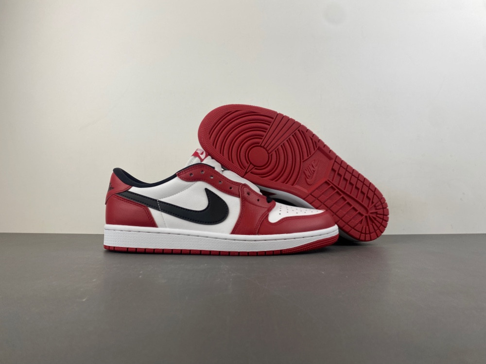 Air Jordan 1 Retro Low OG 