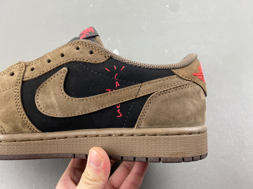 Travis Scott x Air Jordan 1 Low CQ4277 001