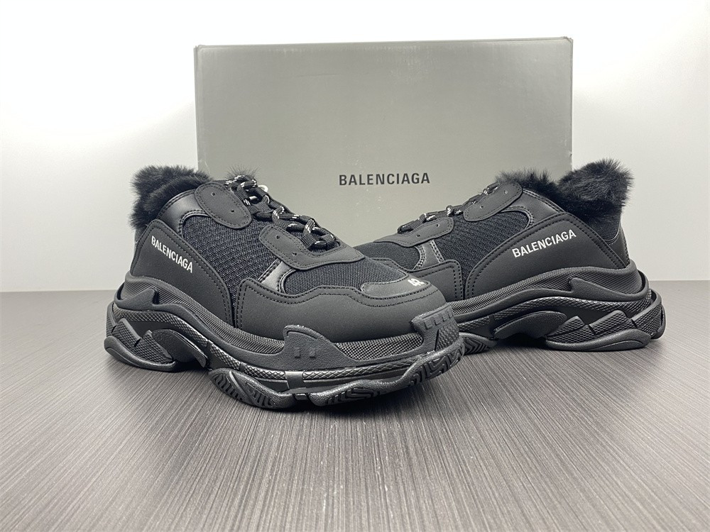 Ba1en*iaga triple s black with feather inside