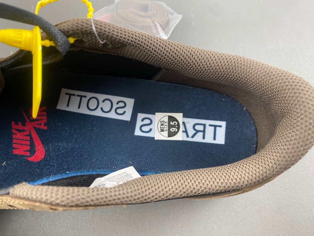 Travis Scott x Air Jordan 1 Low CQ4277 001