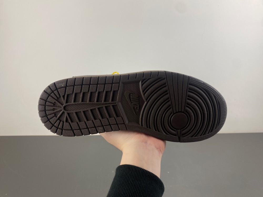 Travis Scott x Air Jordan 1 Low CQ4277 001