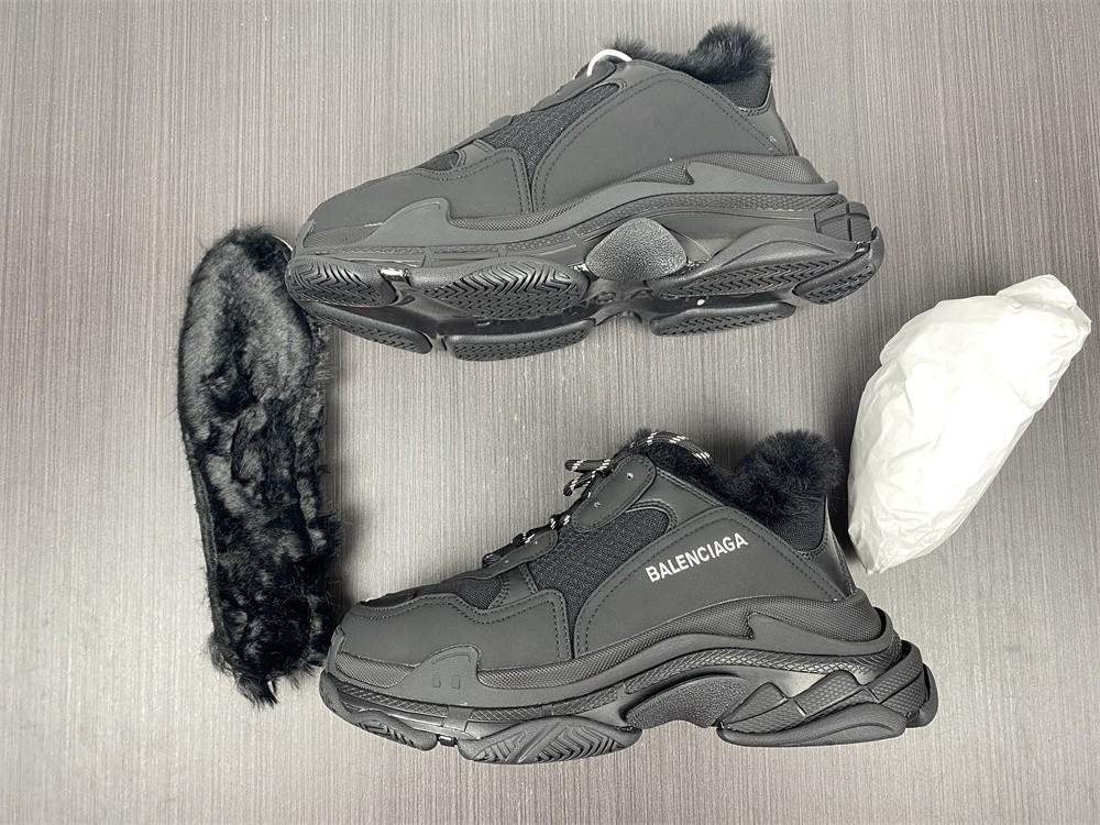 Ba1en*iaga triple s black with feather inside