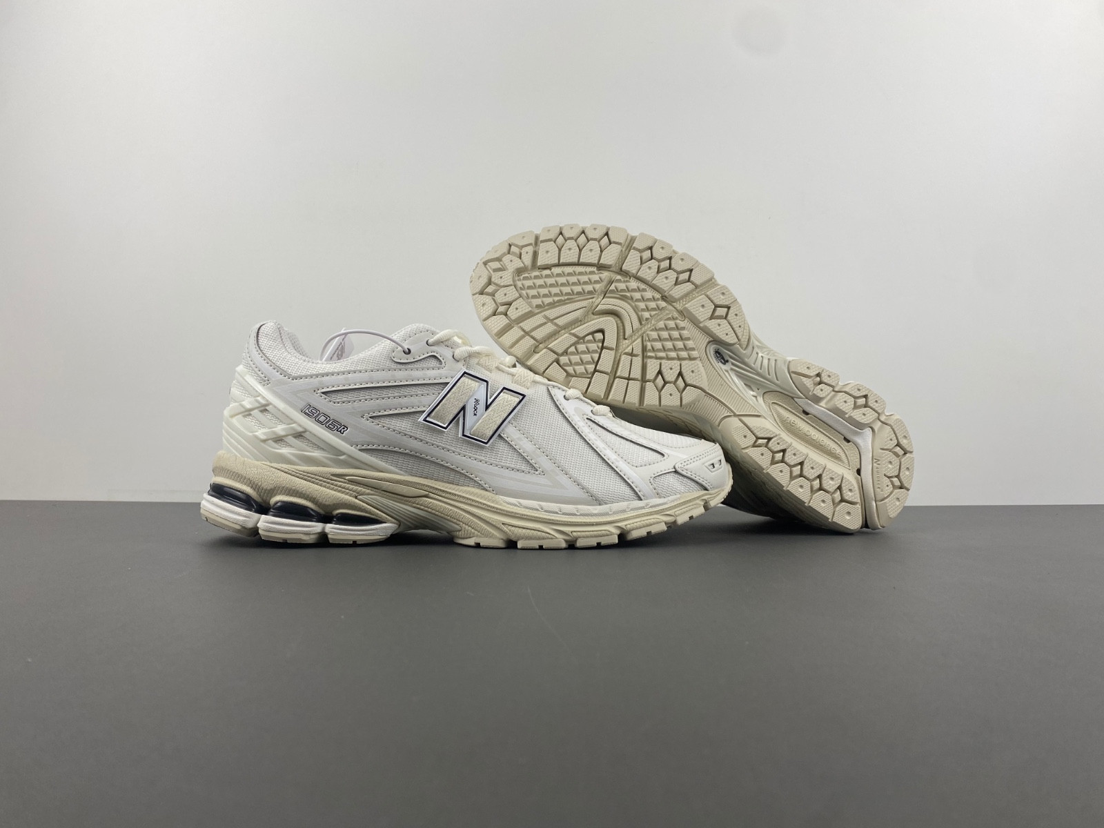 new Ba1an*e 1906r white / black - m1906rww