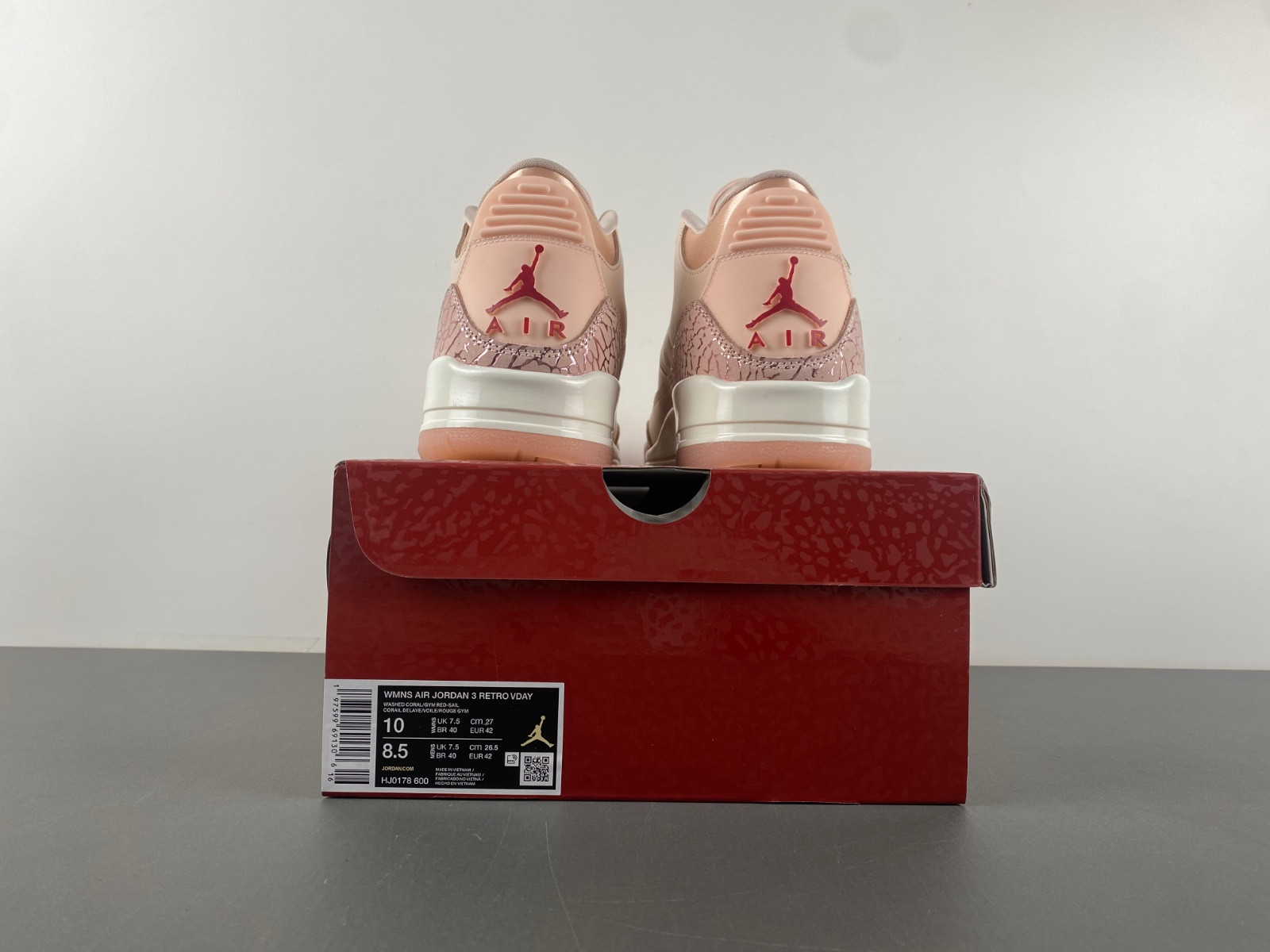 Air Jordan 3 WMNS "Valentine
