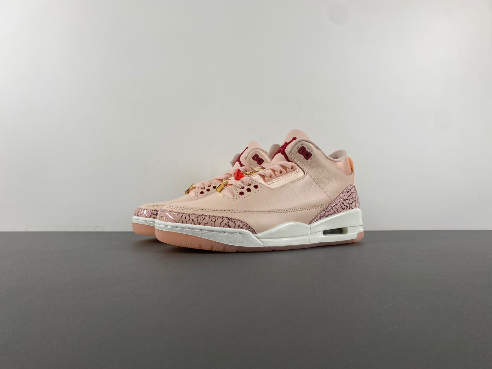 Air Jordan 3 WMNS "Valentine''s Day" HJ0178-600