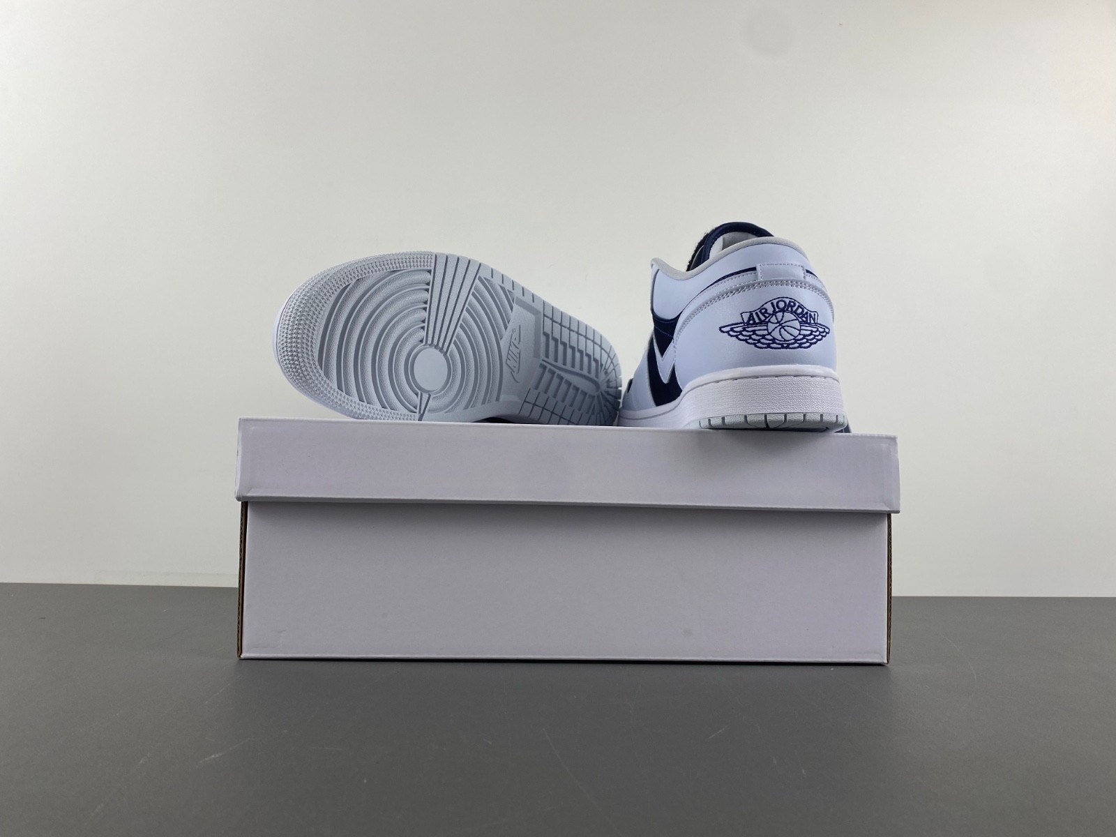 Jordan 1 Low SE Football Grey White Gym Red Midnight FZ8778-044