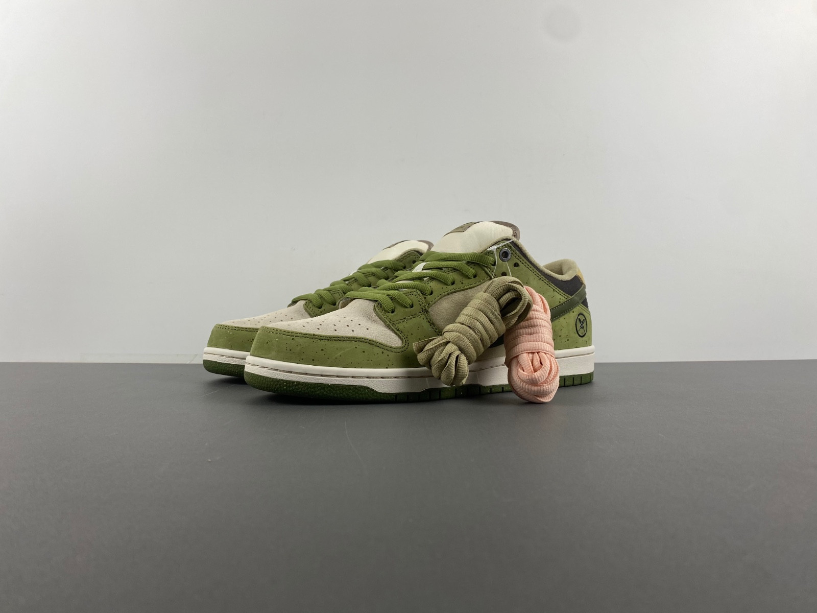 Yuto Horigome Nike SB Dunk "Asparagus" HF8022-300