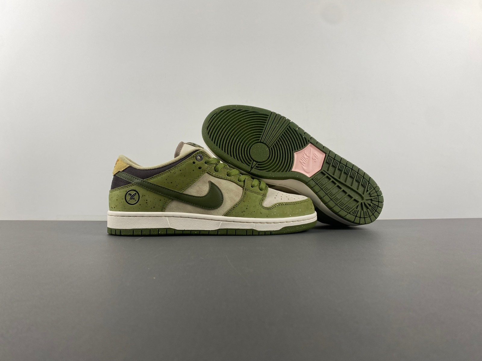 Yuto Horigome Nike SB Dunk "Asparagus" HF8022-300