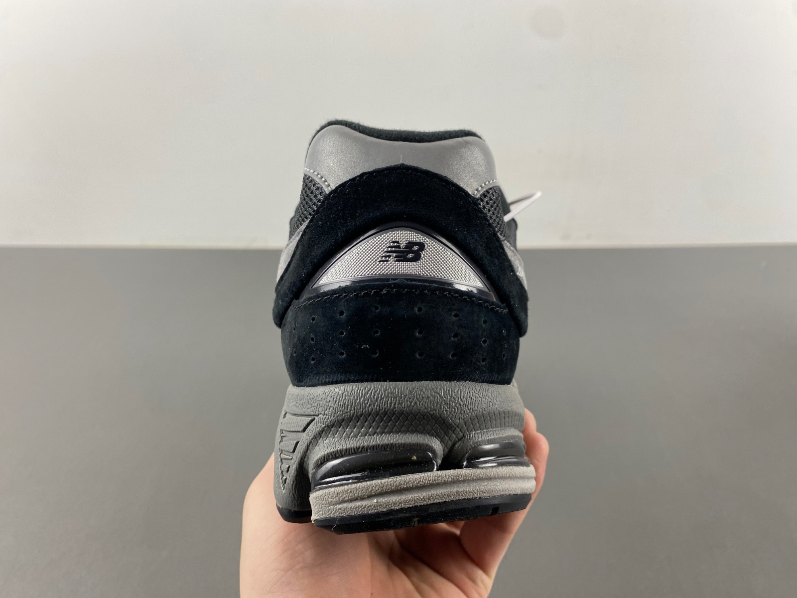 new Ba1an*e 2002r black dark grey white