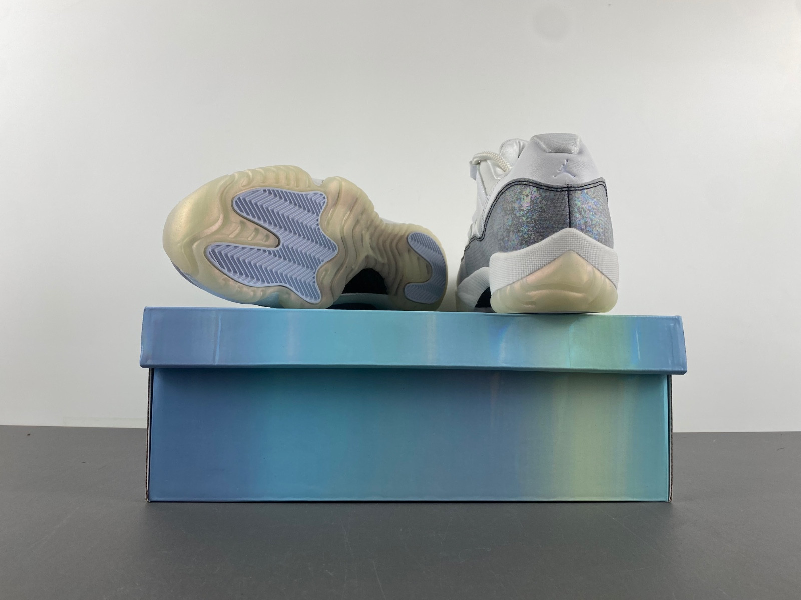 Air Jordan 11 Low CNY Year of the Snake HQ7000-001