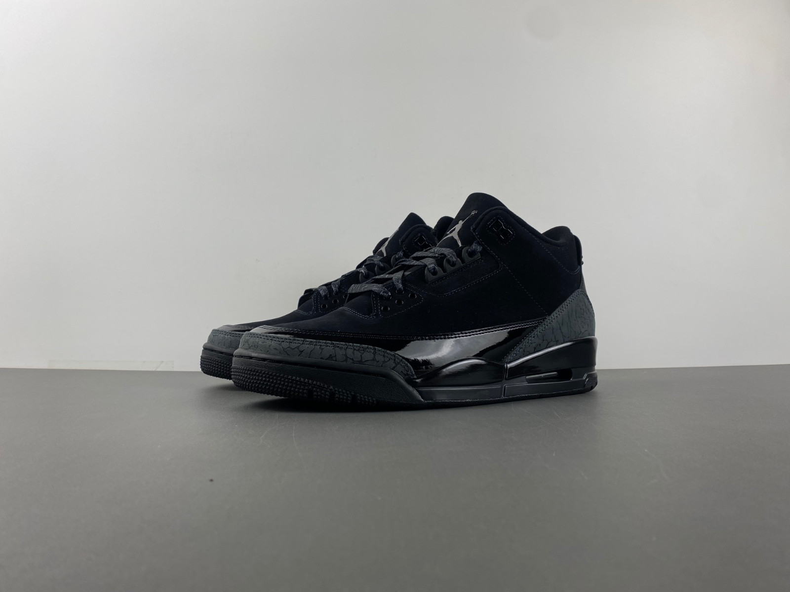 Air Jordan 3 "Black Cat" 2025 CT8532-001