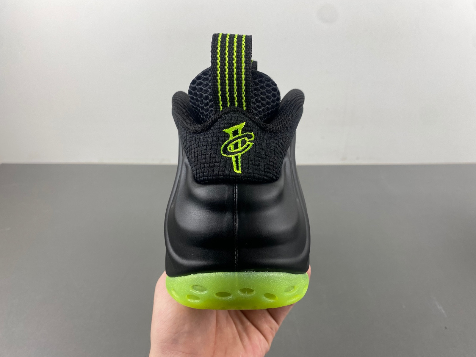 Nike Air Foamposite One Black Volt Men