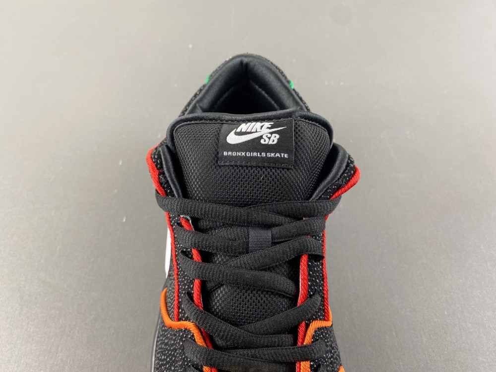 Nike SB Dunk Low Bronx Girls Skate - HV1664-001