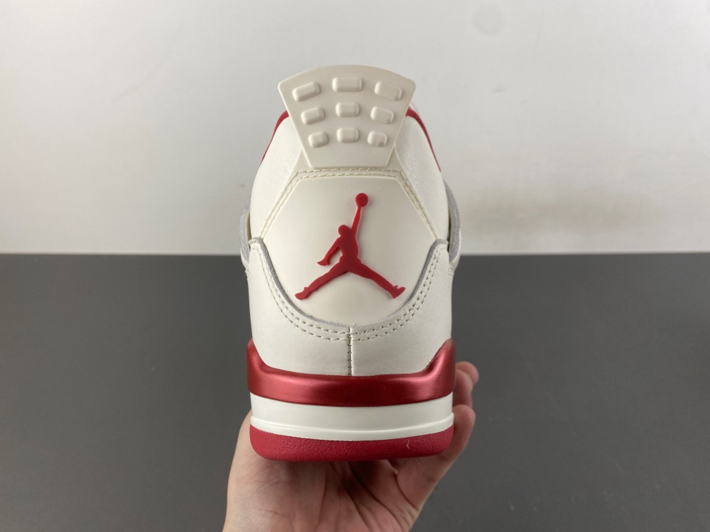 Air Jordan 4 Valentine
