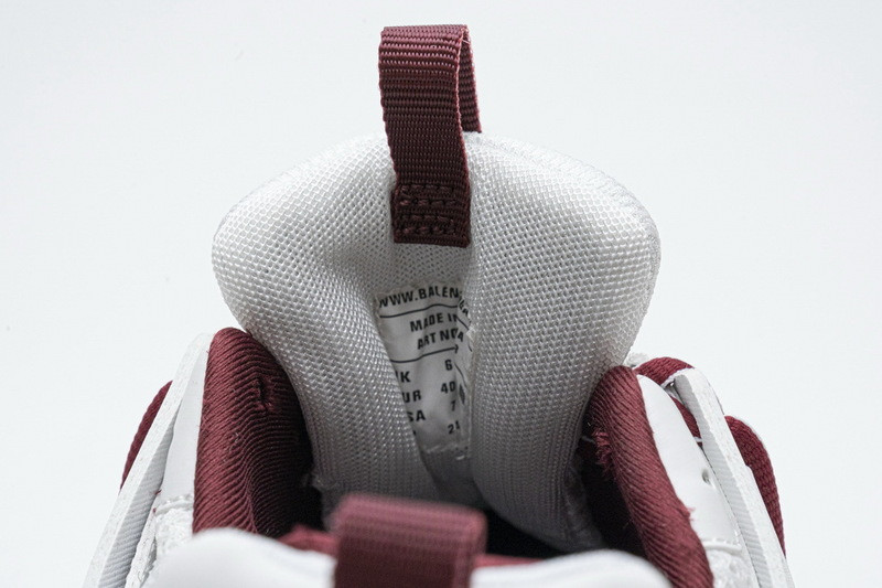 Ba1en*iaga track white with red line