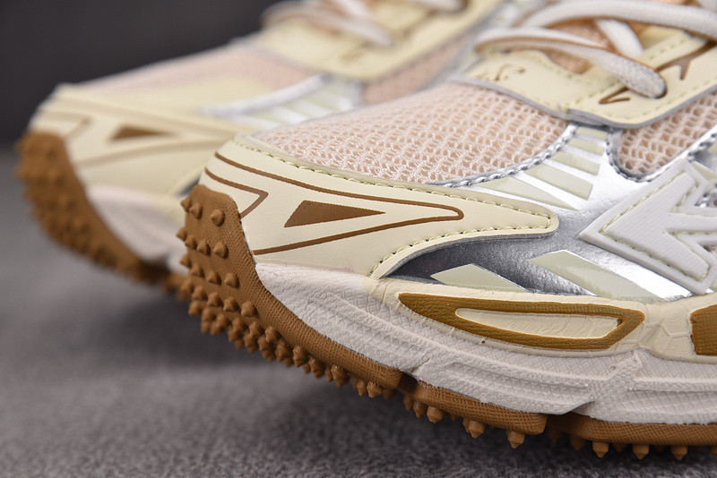 OWT Be Right Back White/Beige Sneakers SNEAKERS