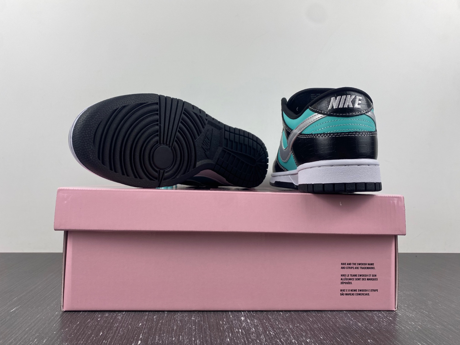 nike dunk sb low D1am0nd s*pply co. "t*f*ny" 304292-402