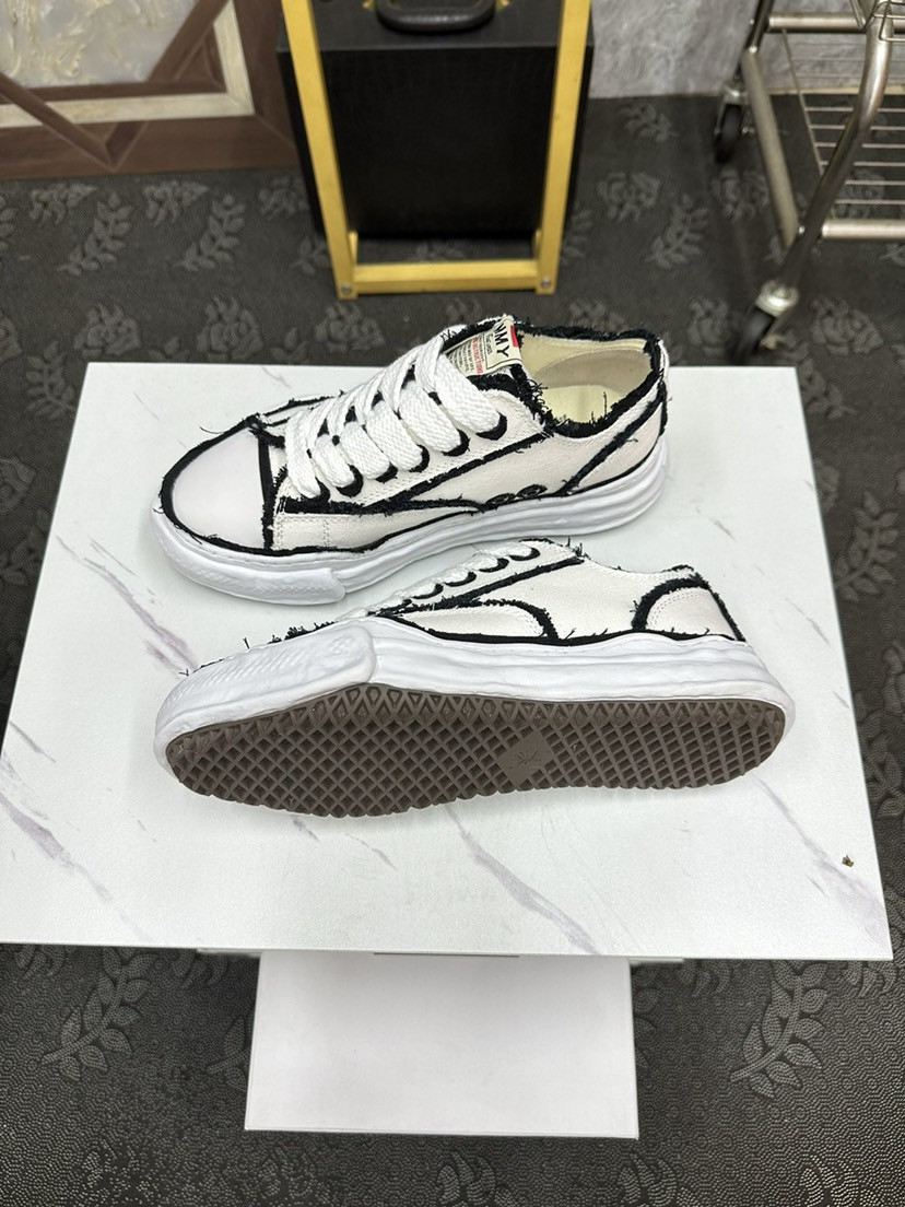 MMY Sneaker 0069