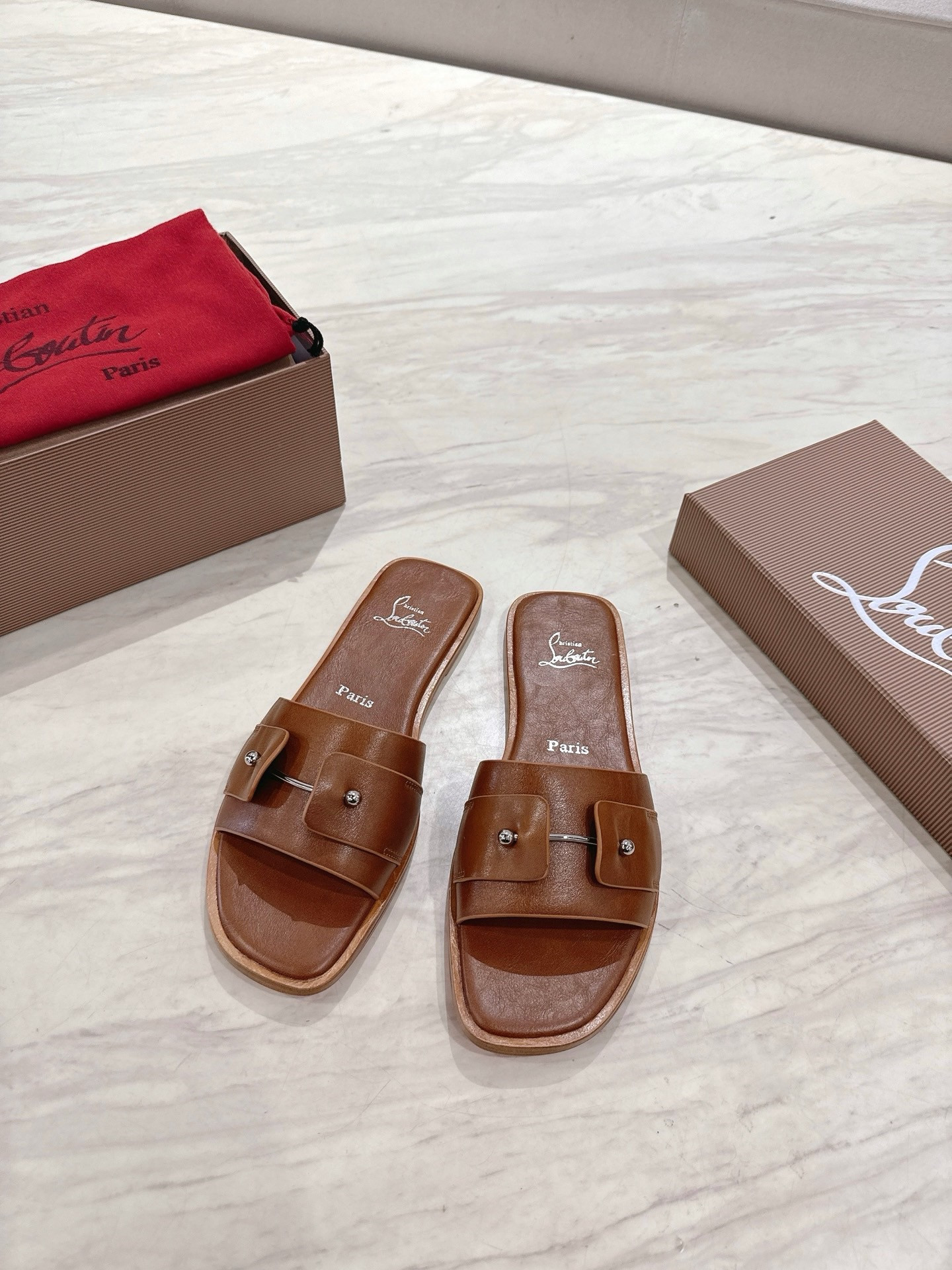 LouboutonSlide