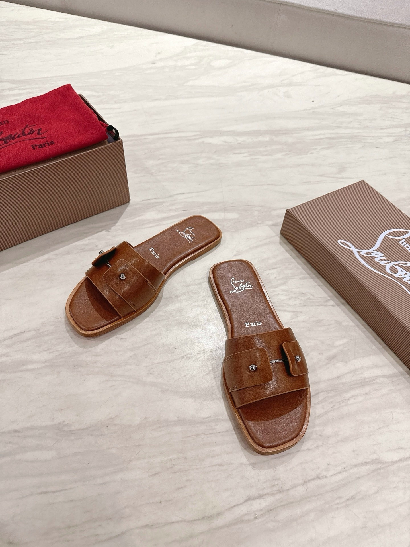 LouboutonSlide