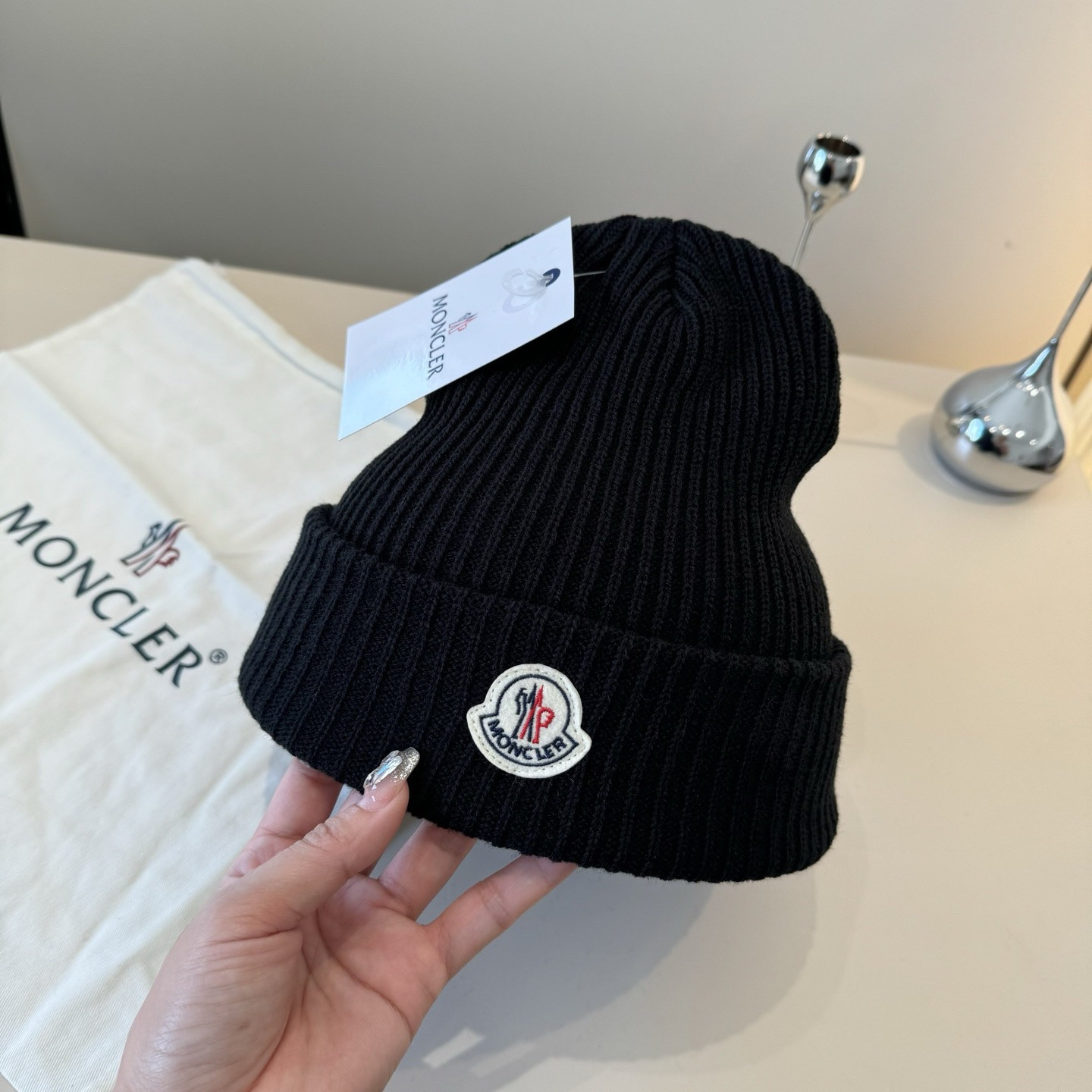 Moncler hat