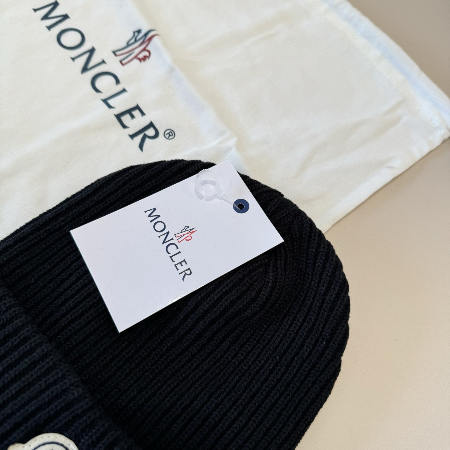 Moncler hat