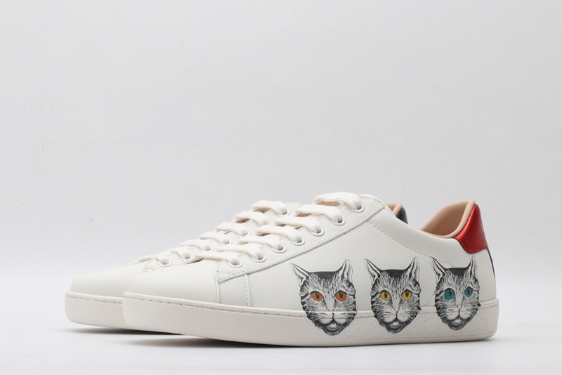 Gvc*1 ace embroidered low-top sneaker white with cat