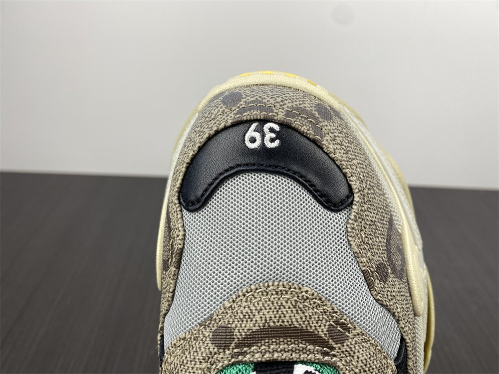 ba1en*iaga triple s Gvc*1 sneaker