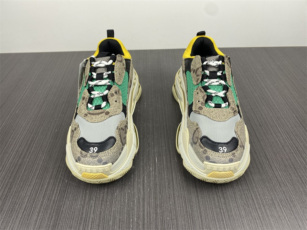 ba1en*iaga triple s Gvc*1 sneaker