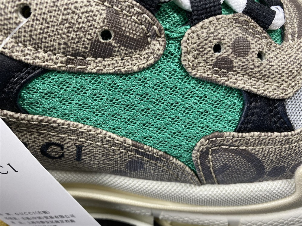 ba1en*iaga triple s Gvc*1 sneaker