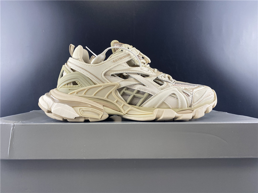 Ba*len*cia*ga track 4