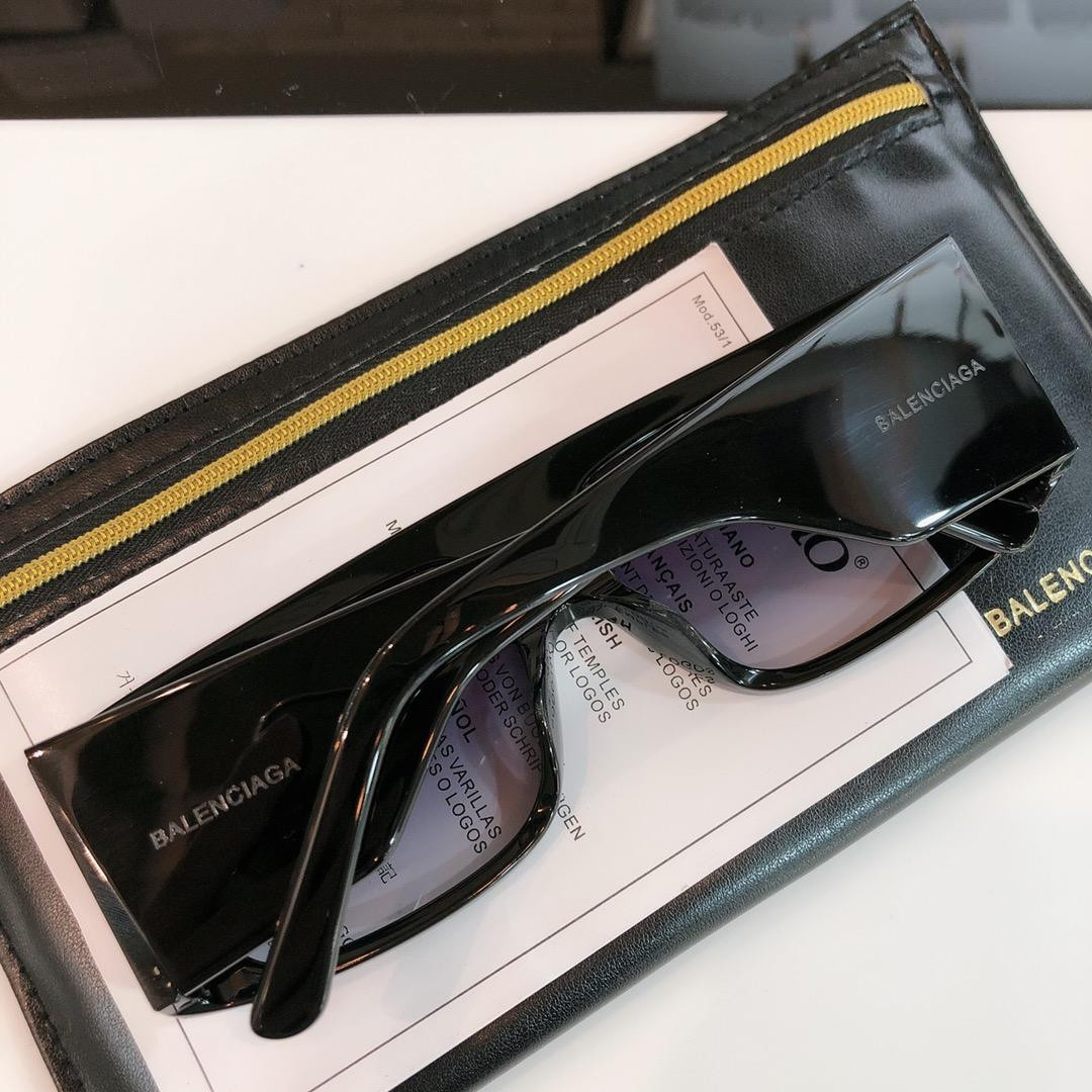 Ba*len*cia*ga thick square sunglasses ba0156