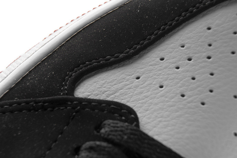 jordan 1 low black toe 553558-116