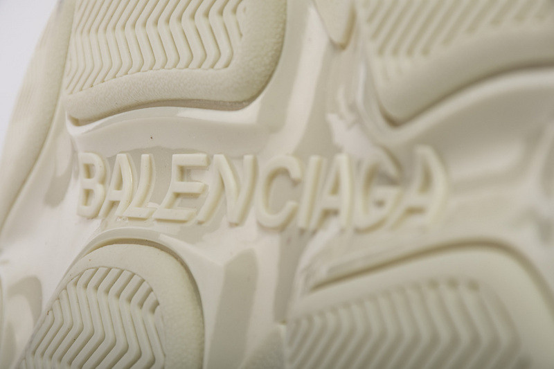 Ba*len*cia*ga white triple s trainers
