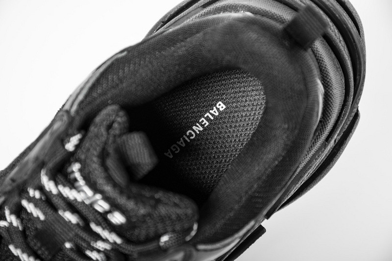 Ba*len*cia*ga triple s triple black