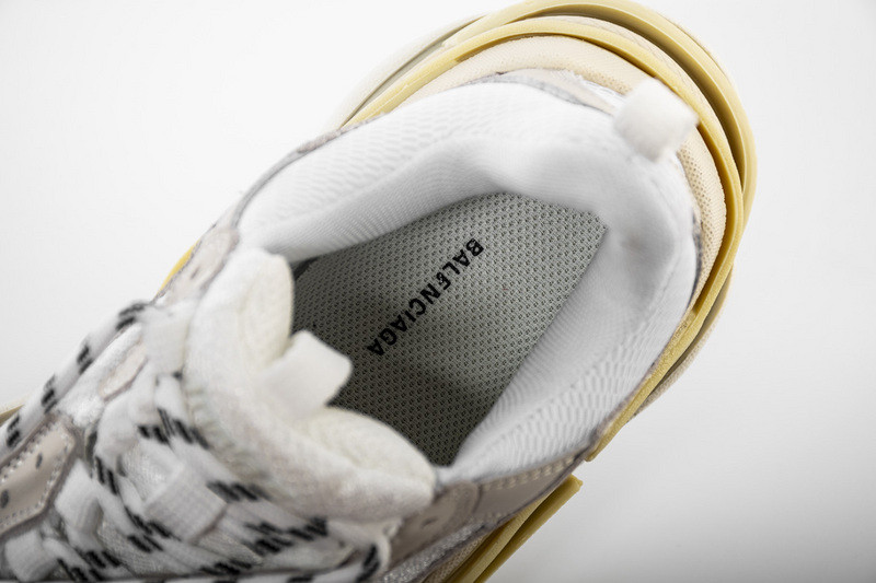 Ba*len*cia*ga triple s trainers white