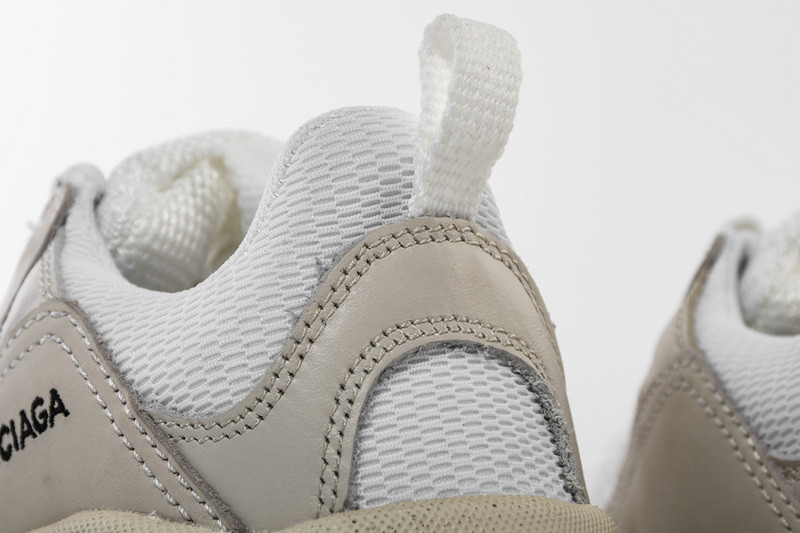 Ba*len*cia*ga triple s trainers white