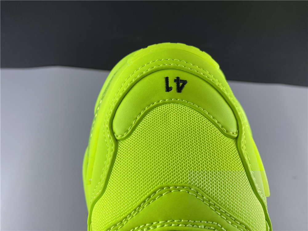 Ba*len*cia*ga triple s