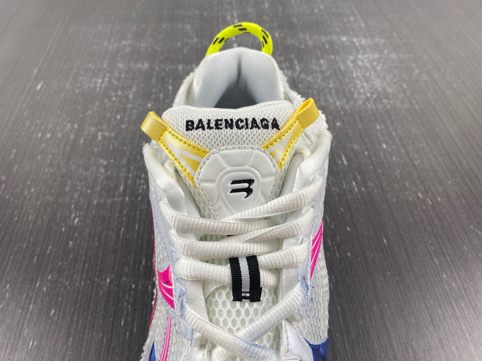 Ba*len*cia*ga runner sneaker