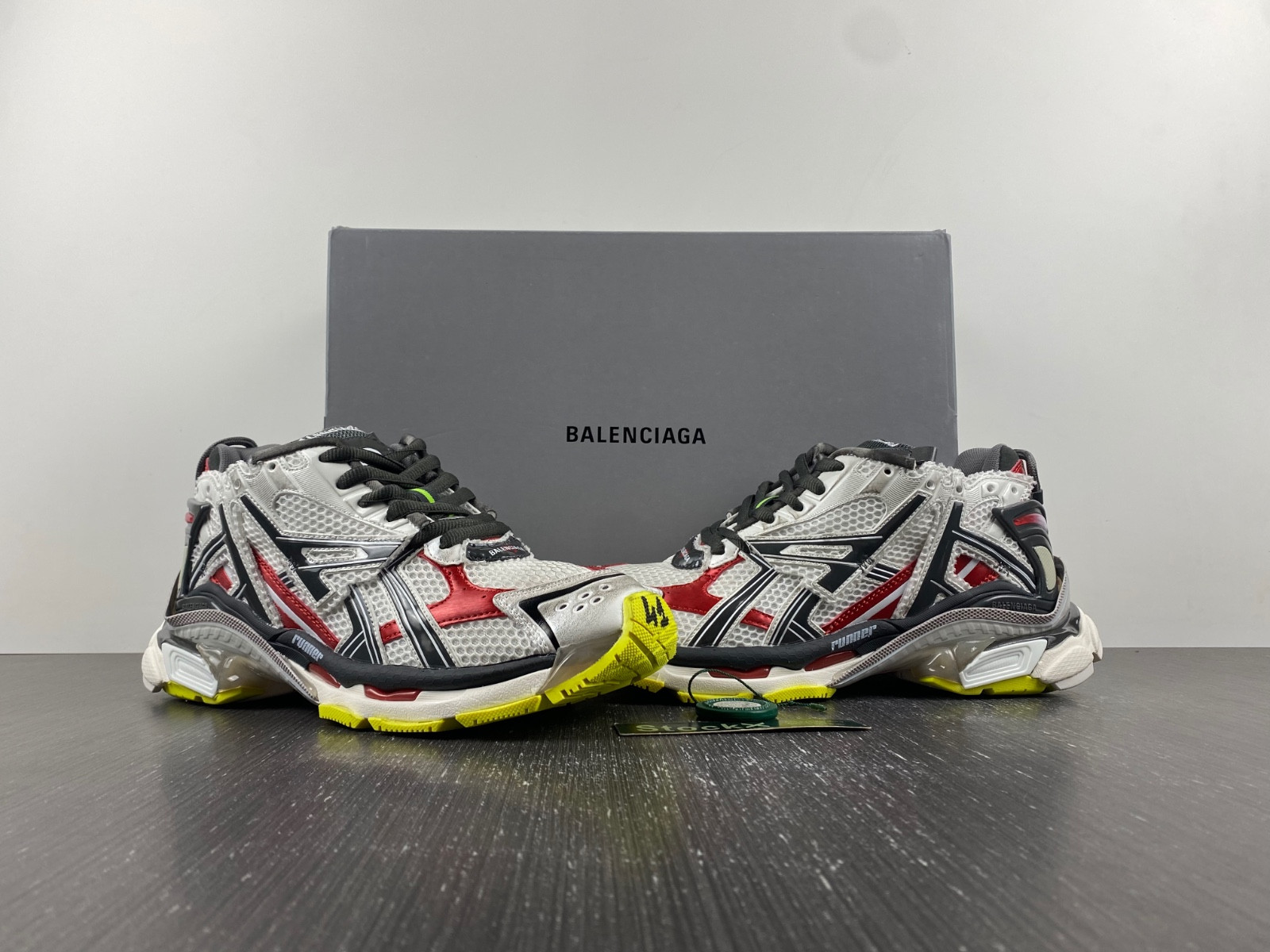 Ba*len*cia*ga runner sneaker