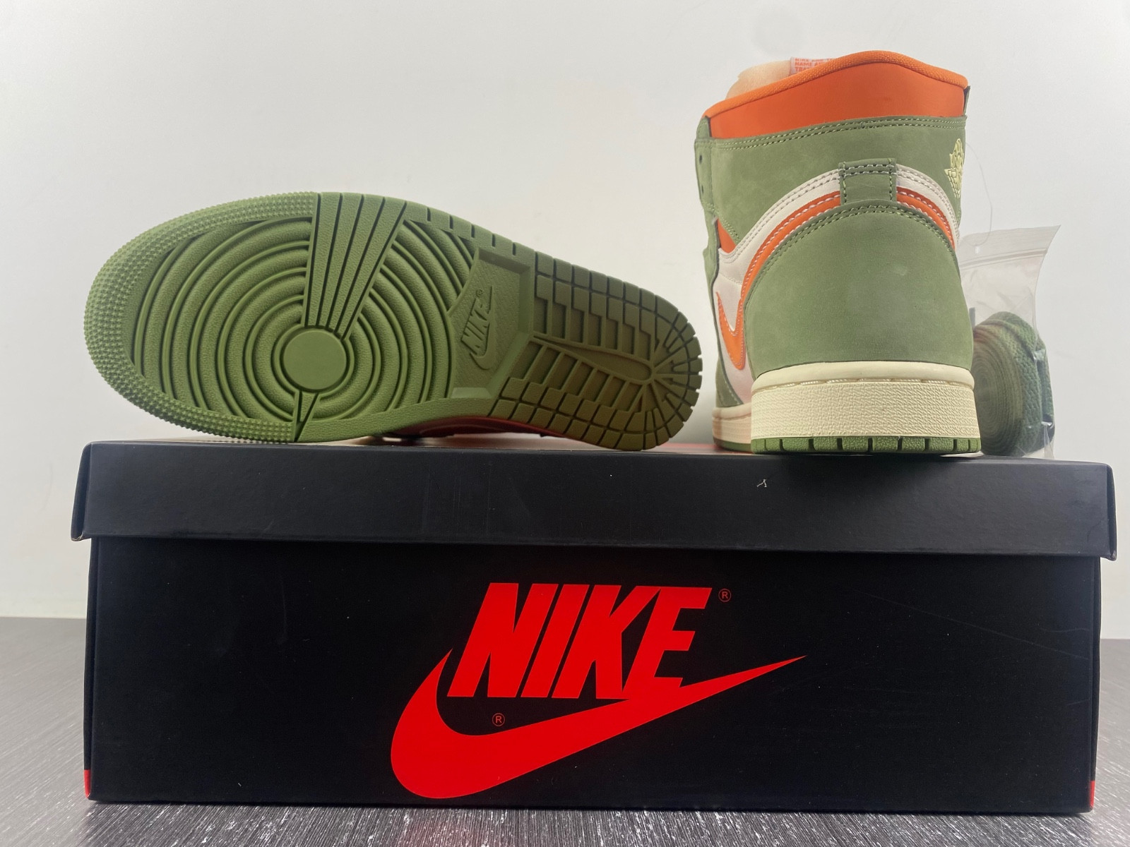 air jordan 1 high og celadon fb9934-300