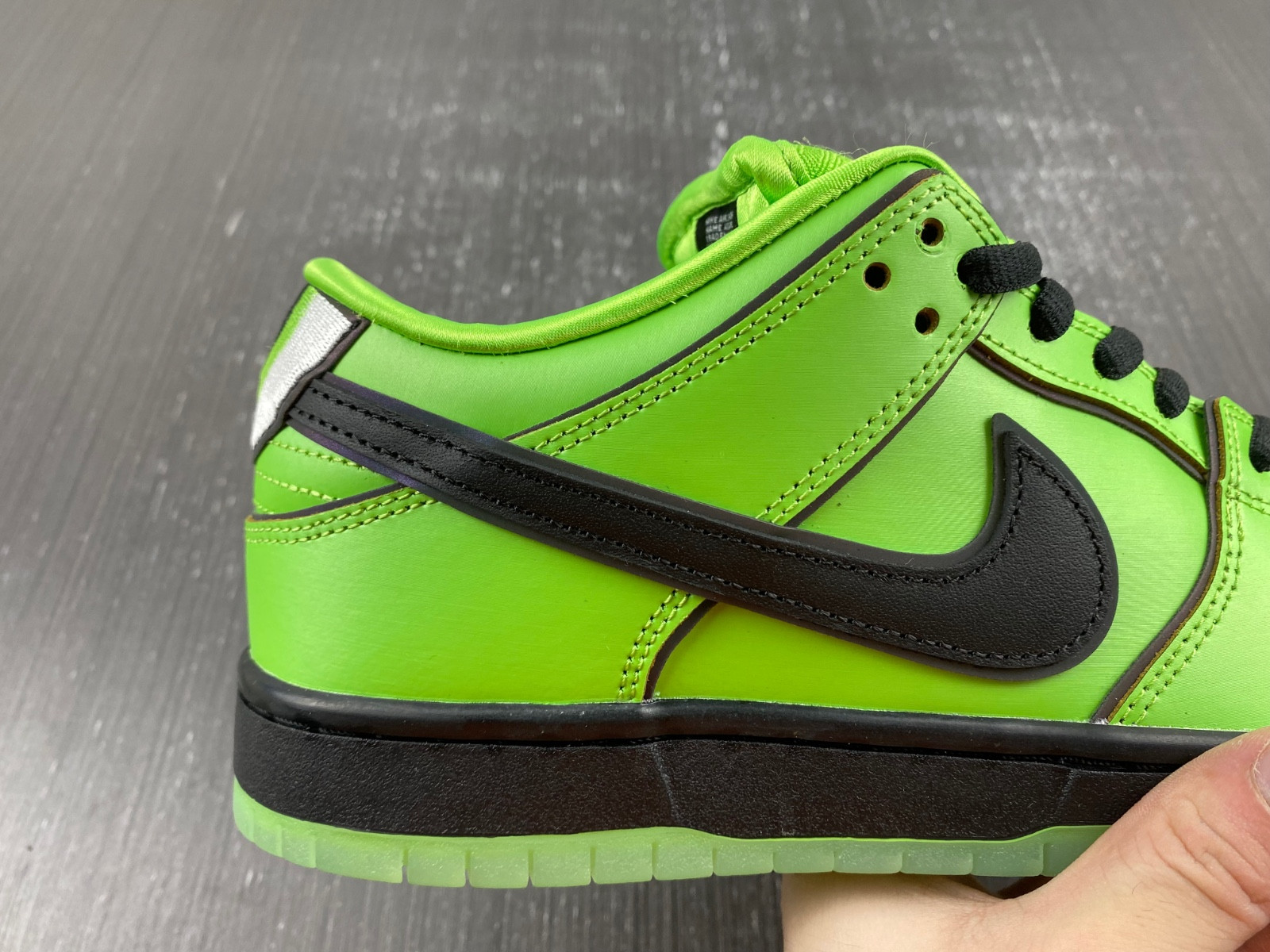 the powerpuff girls x nike sb dunk low buttercup fz8319-300
