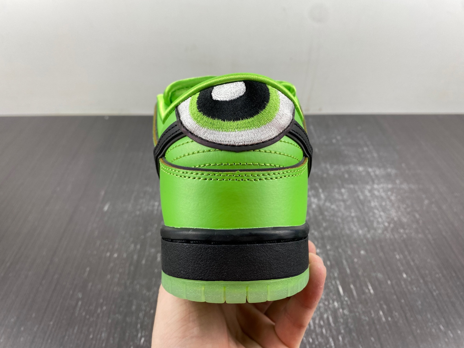 the powerpuff girls x nike sb dunk low buttercup fz8319-300