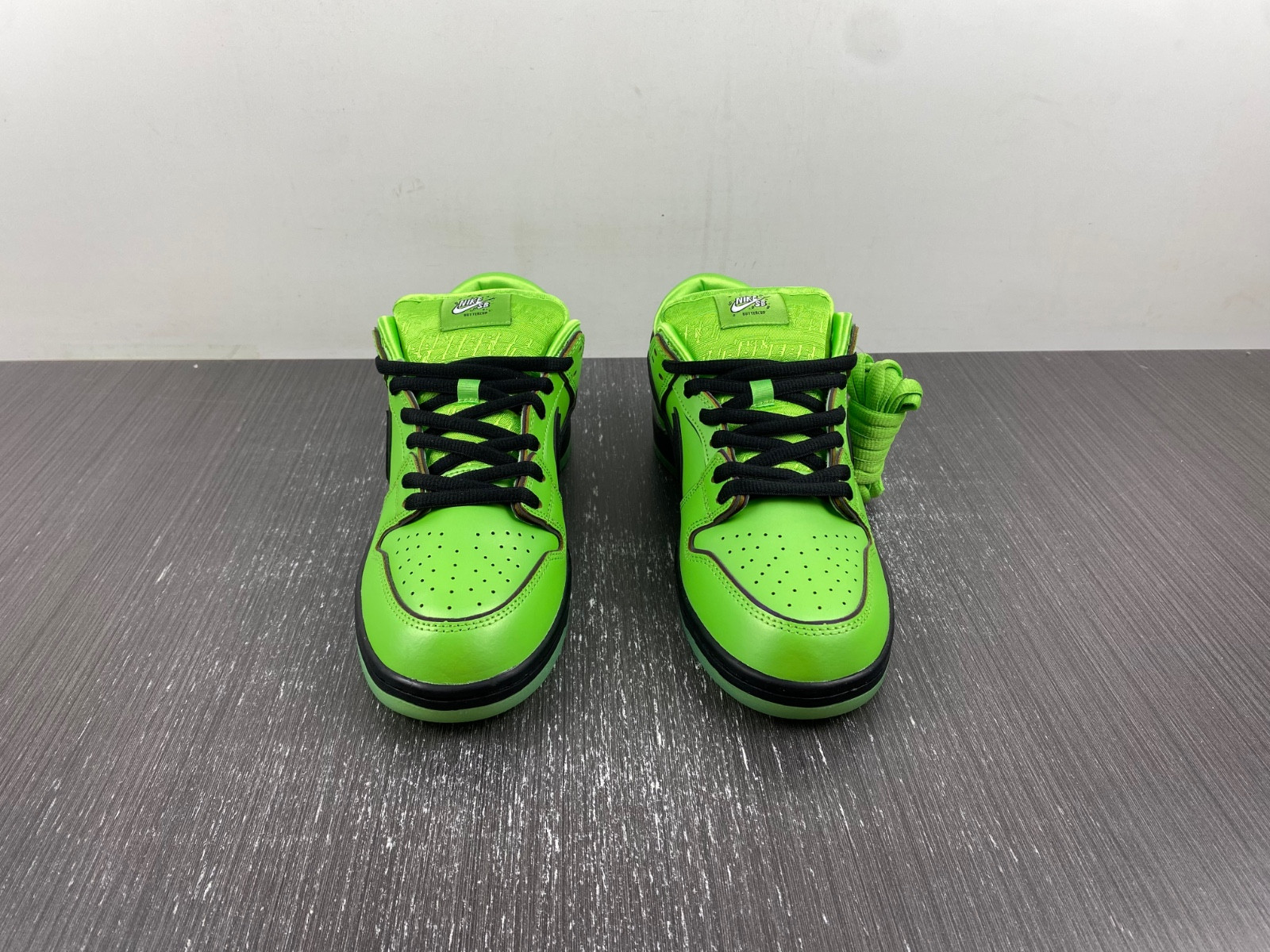 the powerpuff girls x nike sb dunk low buttercup fz8319-300