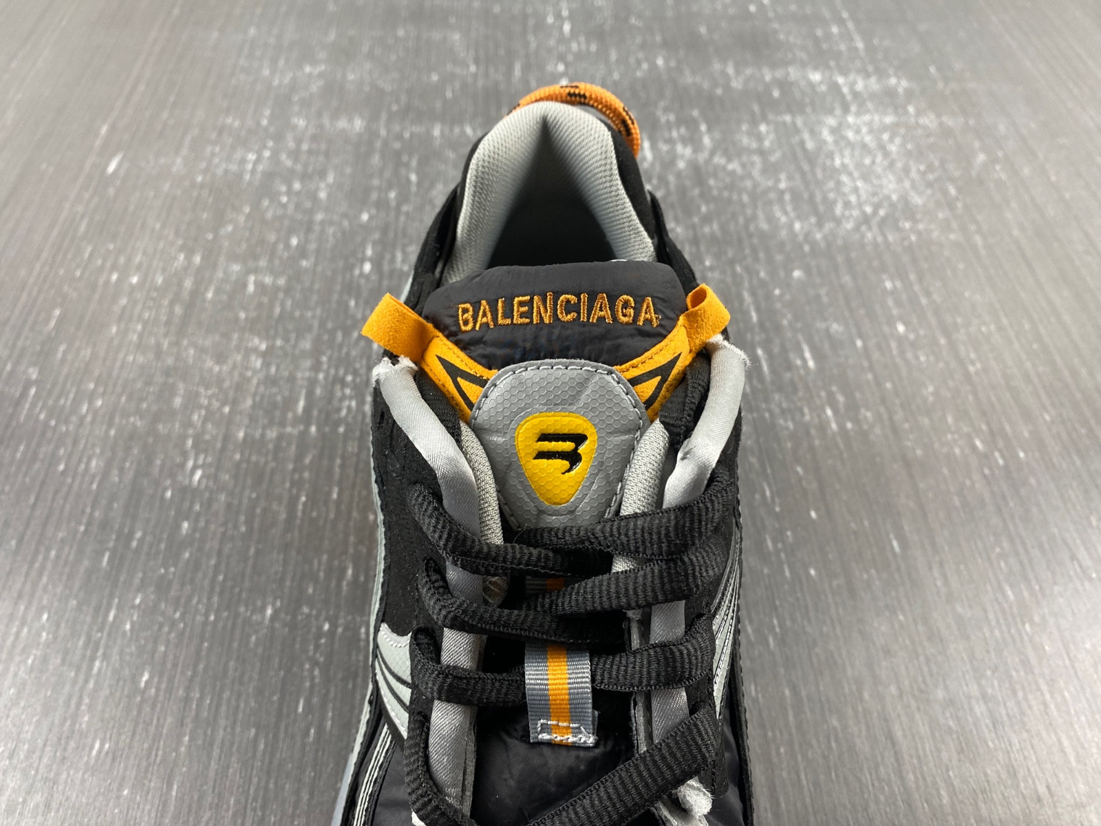 Ba*len*cia*ga runner sneaker