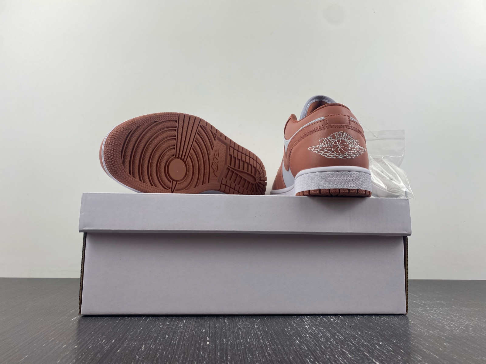 jordan 1 low sky j orange - dc0774-080