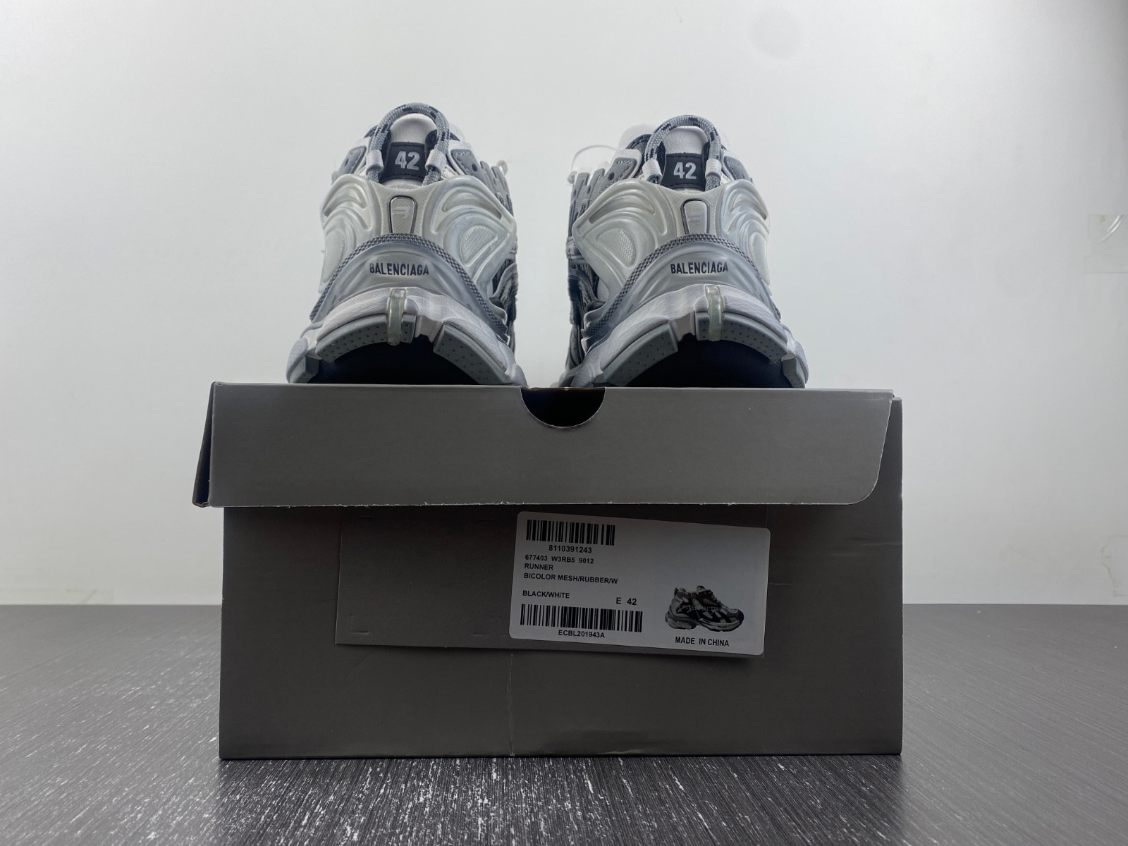 Ba*len*cia*ga runner sneaker