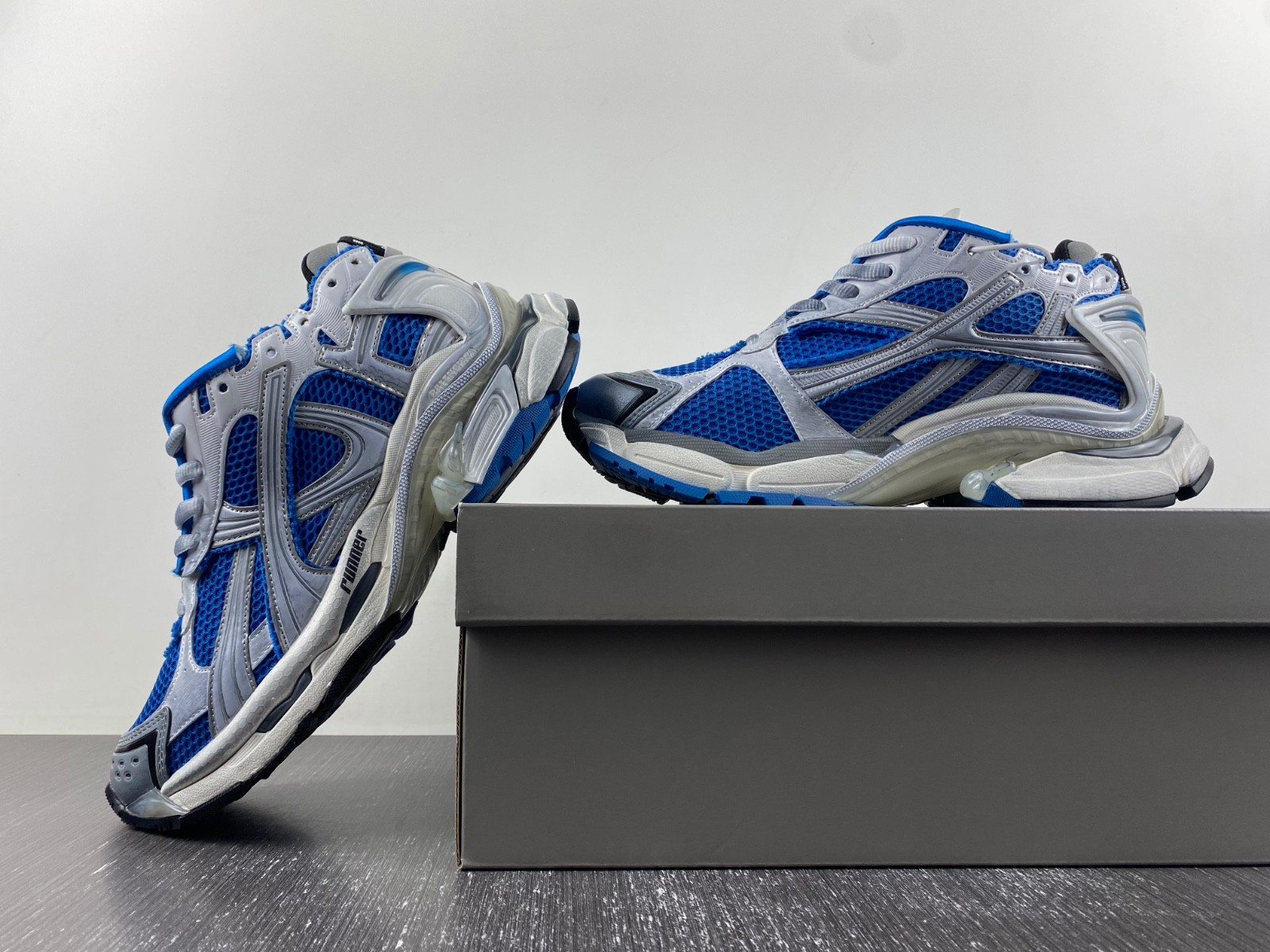 Ba*len*cia*ga runner sneaker