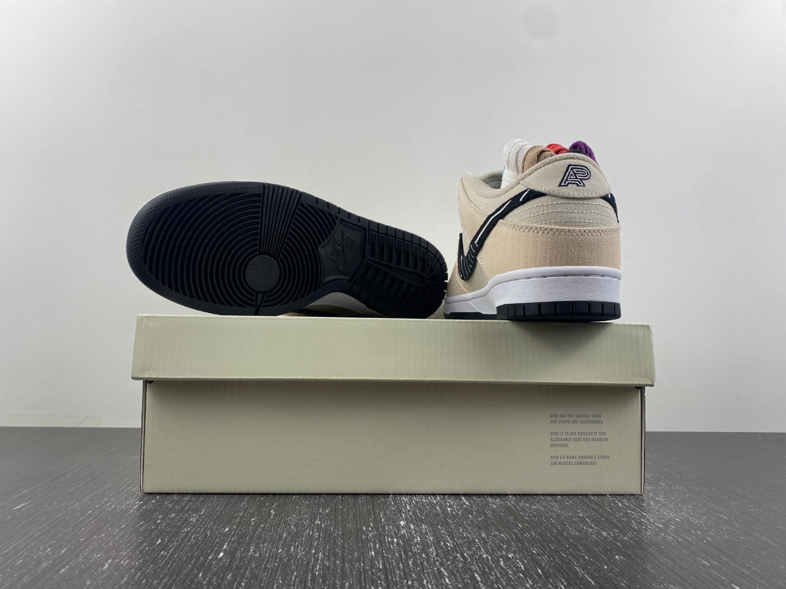 albino & preto x nike dunk sb low fd2627-200
